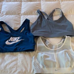 Nike Sports Bra LOT medium All unpadded, over head EUC Zero odors
